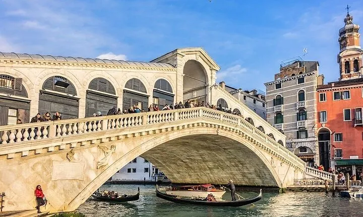 Morning Walking Tour of Venice with Mini Cruise