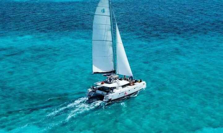 Plus Full Day Catamaran Tour to Isla Mujeres All Inclusive