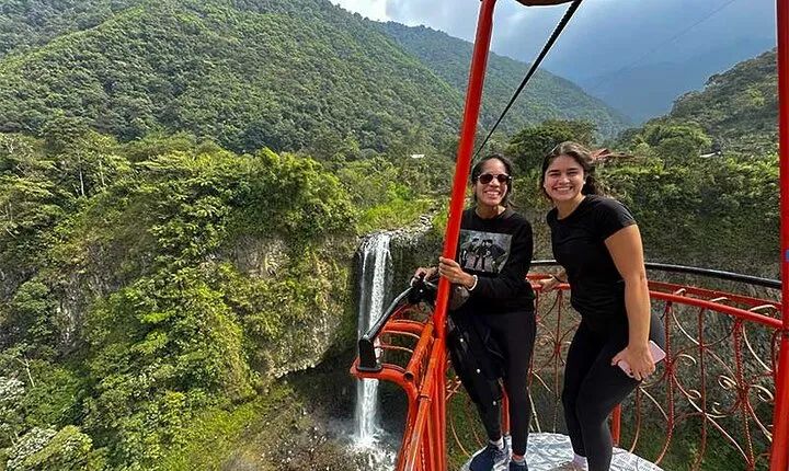 From Quito: Baños Tour - Entrances and Lunch included