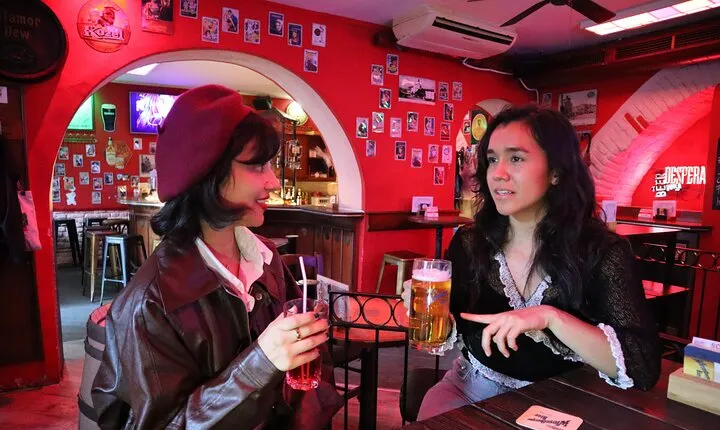 Thursday Night Pub Crawl for Professionals in Vienna, Austria