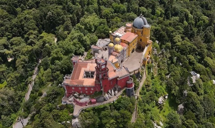Sintra to Seaside Splendor | Premium Private Day Tour