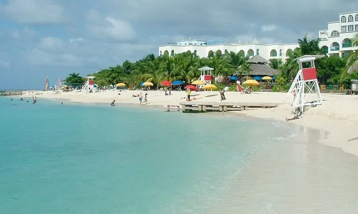 Doctor's Cave Beach and Snorkeling Private Tour 