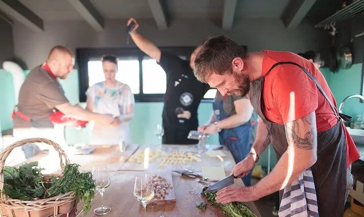 Full-Day Market Tour and Cooking Class in Pula 