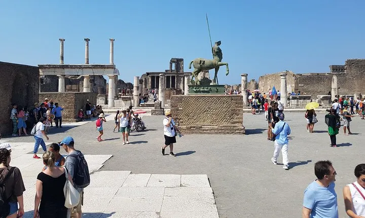 Pompeii tour visiting Naples, a full day from Rome