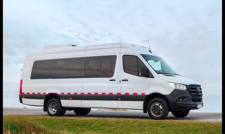 TRANSFER FROM OR TO THE AIRPORT (4 to 12 paxs)