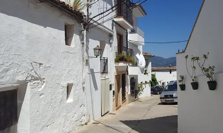 Wine & Tapas tour by electric bike (e-bike) including Ronda pickup (half day)