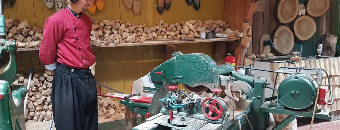 Simonehoeve Cheese Farm and Clog Factory tour with Dutch pastries
