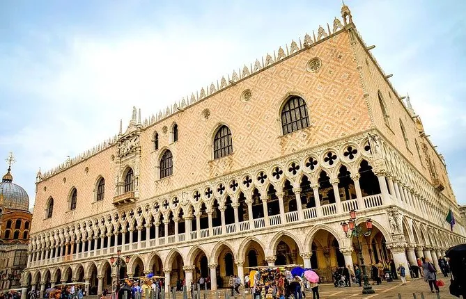 Best of Venice Walking Tour with Gondola, St Mark's Basilica and Doge’s Palace
