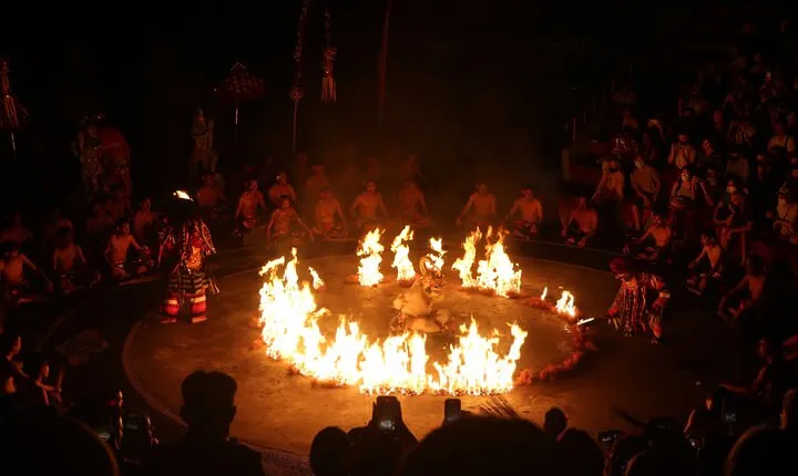 Uluwatu Sunset Experience: Kecak Dance and Dinner at Jimbaran