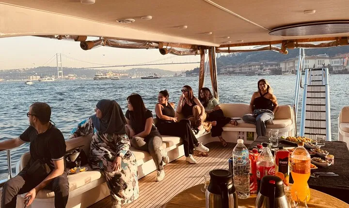 Sunset Cruise with Guide and Snacks