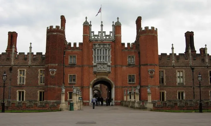 Private Full Day tour of Windsor castle and Hampton court palace from London