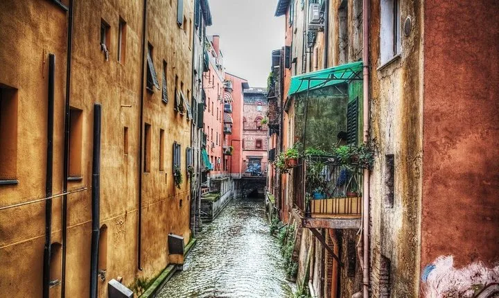Bologna Private Walking Tour with a Local - 100% Personalized