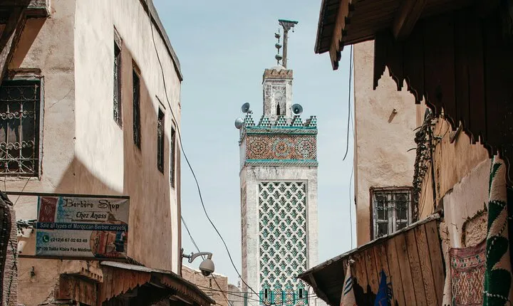 Guided Tour of Fes Medina with Pottery and Mosaic Workshop