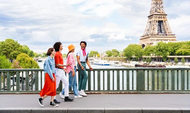 Paris Private Tour: Highlights, Top Quarters & Eiffel Tower