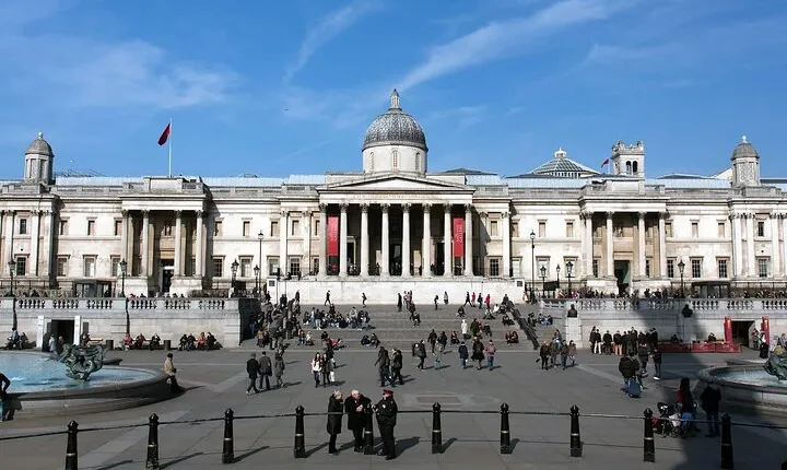 London Self-Guided Murder Mystery Tour by Trafalgar Square