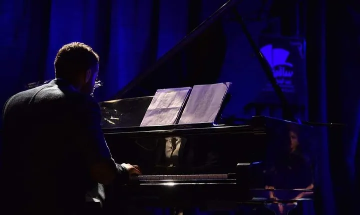 Live musical concerts tour