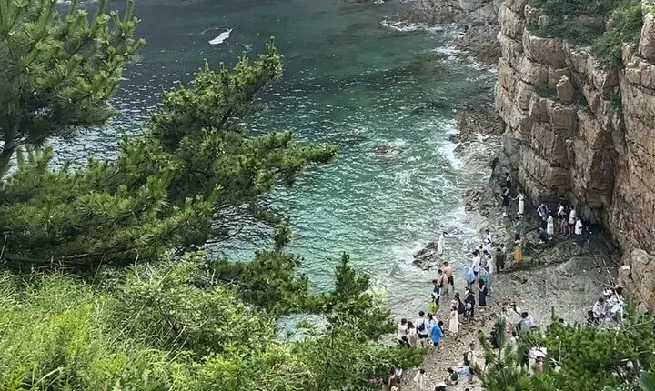 Seaside and Skyline A Scenic Walking Tour of Dalian