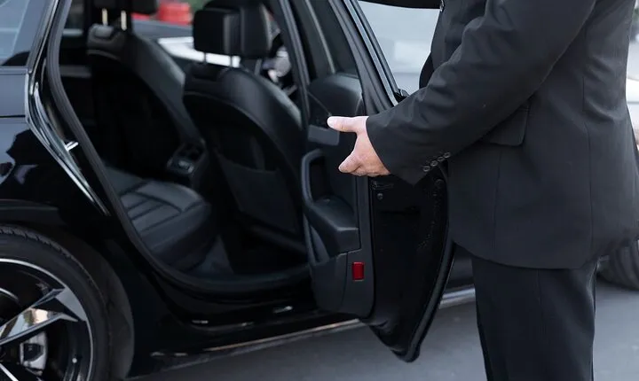 Beauvais Airport to Paris Transfer – Private Sedan