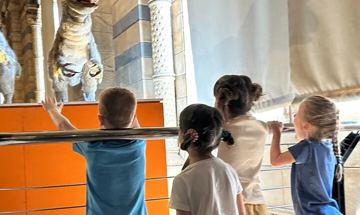 London Natural History Museum with Dinosaurs Gallery Private Tour for Kids