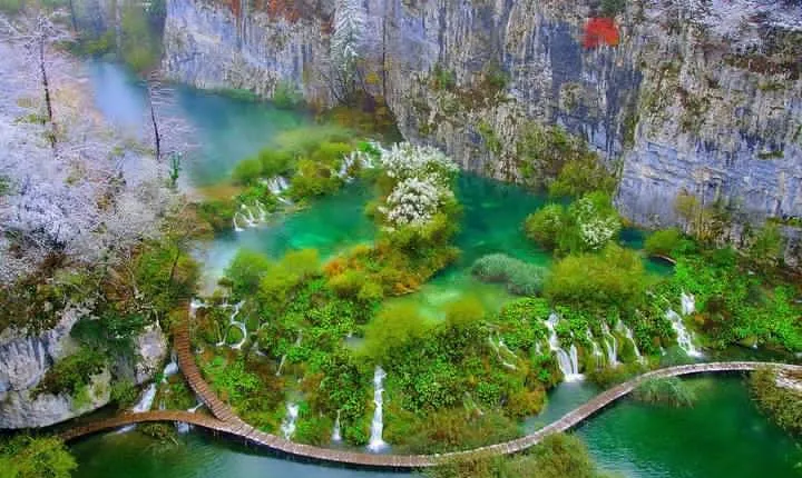 Plitvice Lakes Small Group Tour Ecco from Split or Trogir