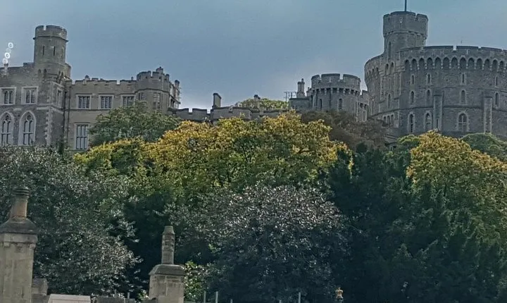 Luxury Private Vehicle Day Hire:London to London Stopover Windsor and its Castle