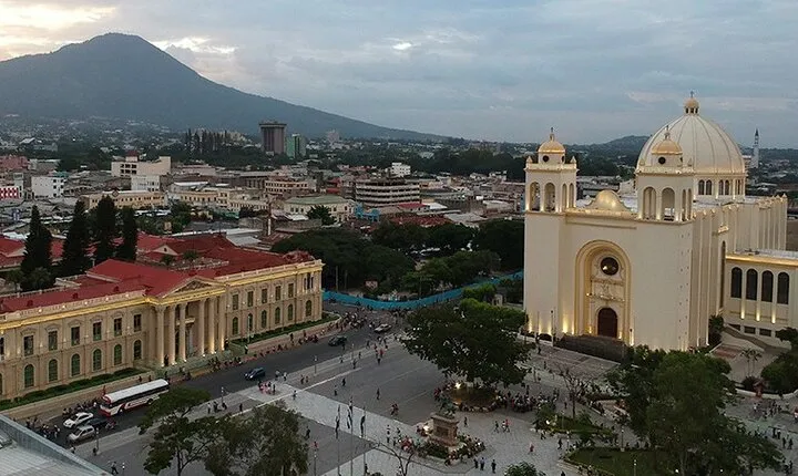 Ruta de las flores and San salvador from Antigua.