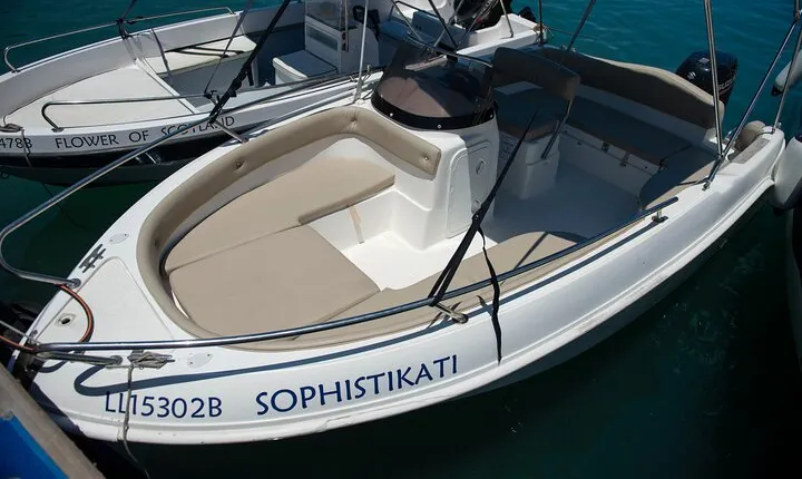 Luxury Eden 18 Private Self-drive boat hire to Blue Lagoon & more