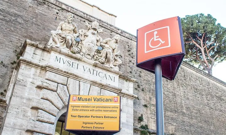 Wheelchair Accessible Vatican Tour with Skip the Line Tickets & Sistine Chapel