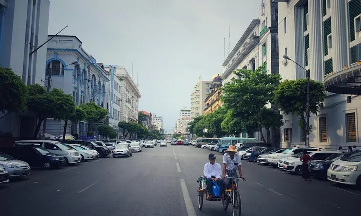 Yangon Evening Food Tour and trishaw ride