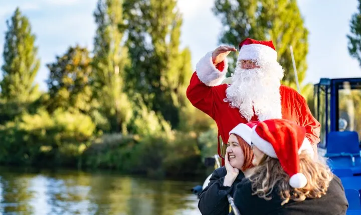 Festive River Cruise With Mulled Wine and Mince Pie