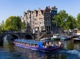 Canal cruise and Jewish Cultural Quarter tour