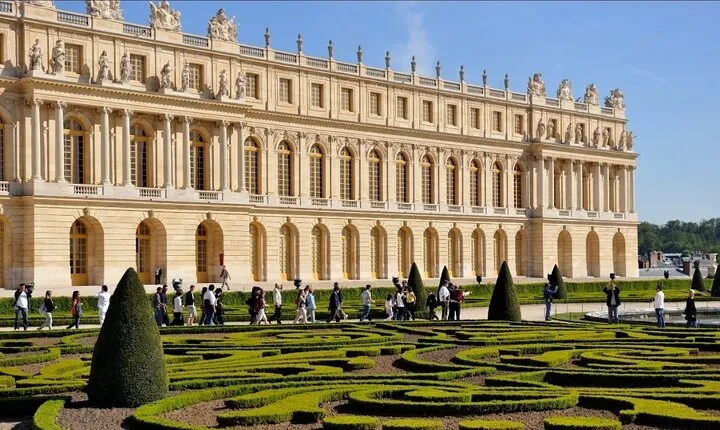 Private Full Day Paris trip including Louvre and Versailles with Pickup