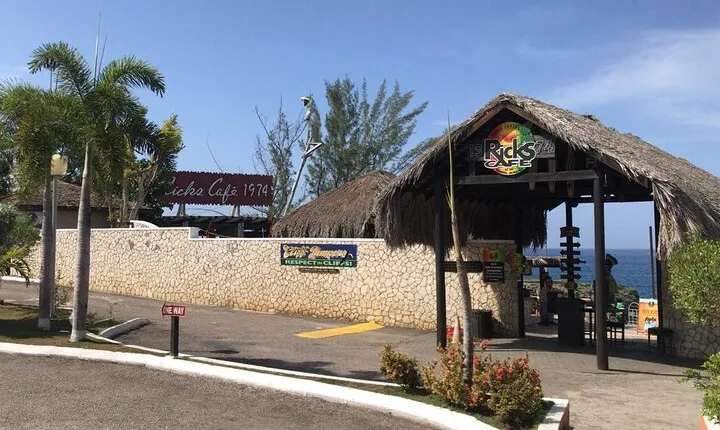 Full-Day Combo Tour Seven Mile Beach and Ricks Cafe