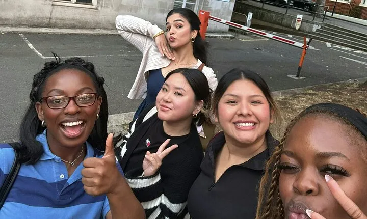 London Murder Mystery in Kensington: Outdoor Escape Game