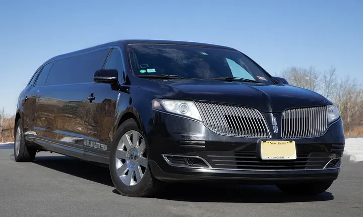 New York City Airport Arrival Transfer by Limo LGA JFK EWR