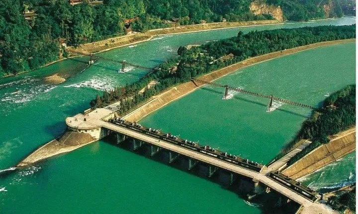 Dujiangyan Irrigation System and Mt.Qingcheng Day Trip