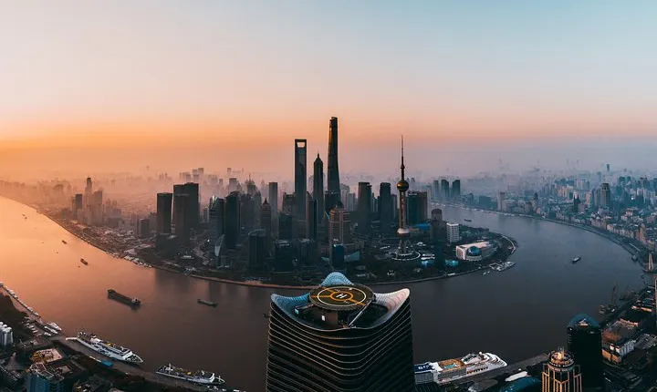 Private Tour of Shanghai Tower Jing’an Temple and China Art Museum