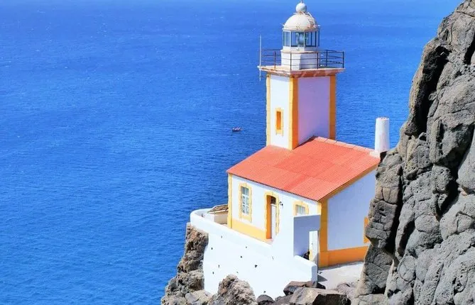 Hiking Lighthouse D. Amelia