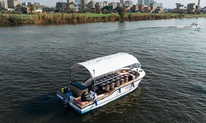 Luxury Boat Tour in Cairo & Giza with Drinks Included
