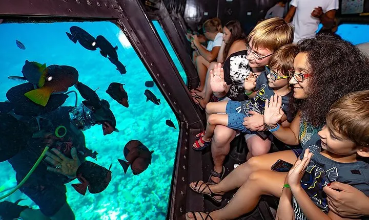 Sea Scope Cruise excursion with snorkeling in Hurghada.