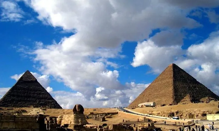 4-Hours Private Guided Tour to Giza Pyramids, Sphinx and The Valley Temple
