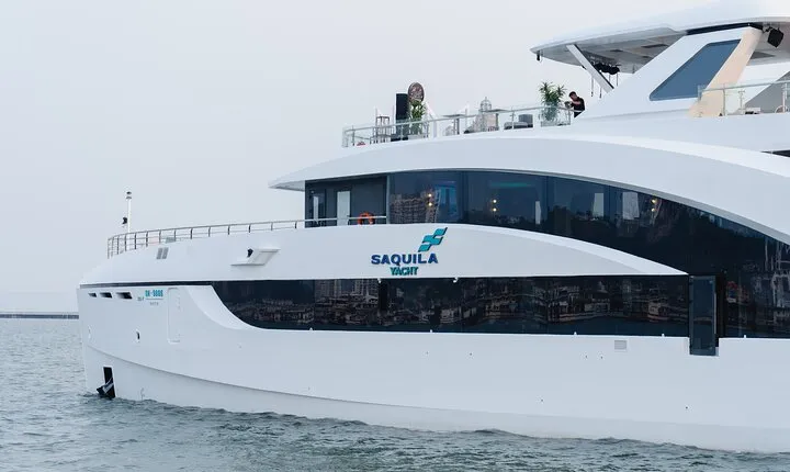 Saquila Yacht Journey: Discover Bai Tu Long or Halong Bay