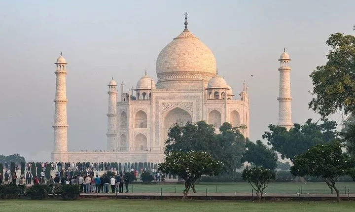 Sunrise Taj Mahal Tour from Delhi With Guide