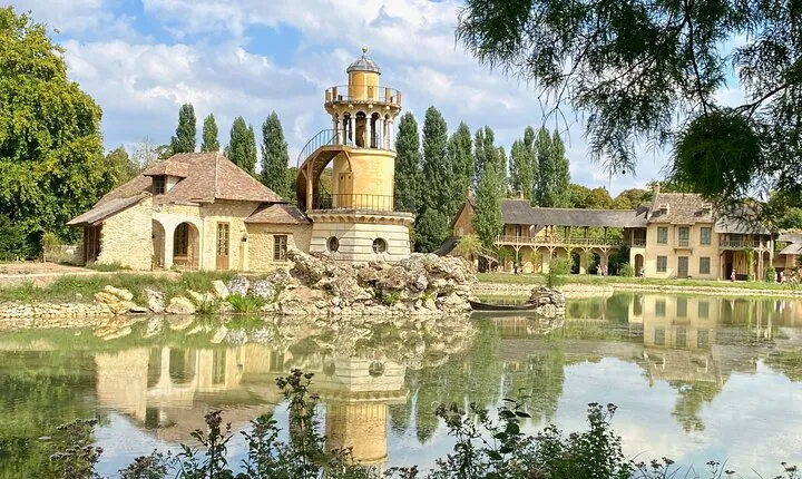 Giverny Versailles Trianon Small Group from Paris by Minivan