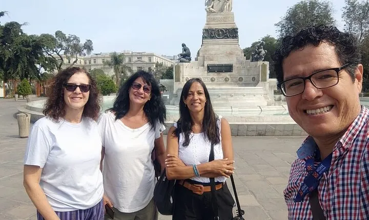 Walking tour of the secret gems of Lima With Art and Pisco