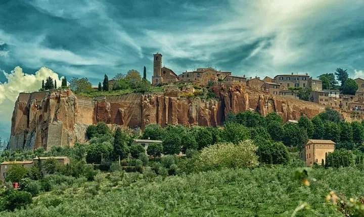 Tuscan Treasures: Private Tour from Rome to Siena and Orvieto