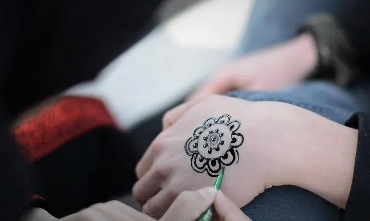 Henna and Kohl Drawings Experience