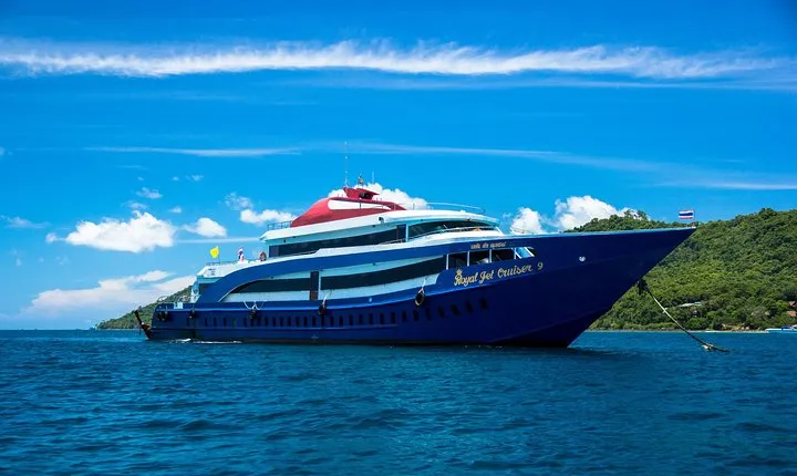 Phi Phi Island Tour by Royal Jet Cruiser with Lunch & Pickup