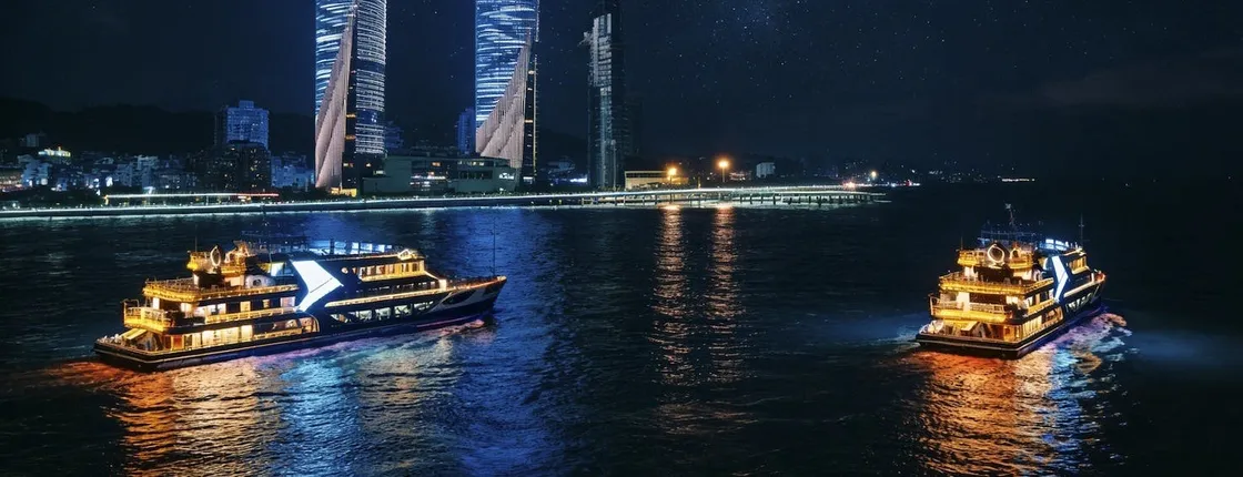 Xiamen night tour with Lujiang Cruise and Zhongshan Old Town