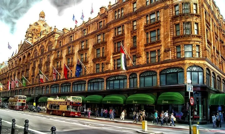 Private Shopping Tour in London in a Luxury Vehicle